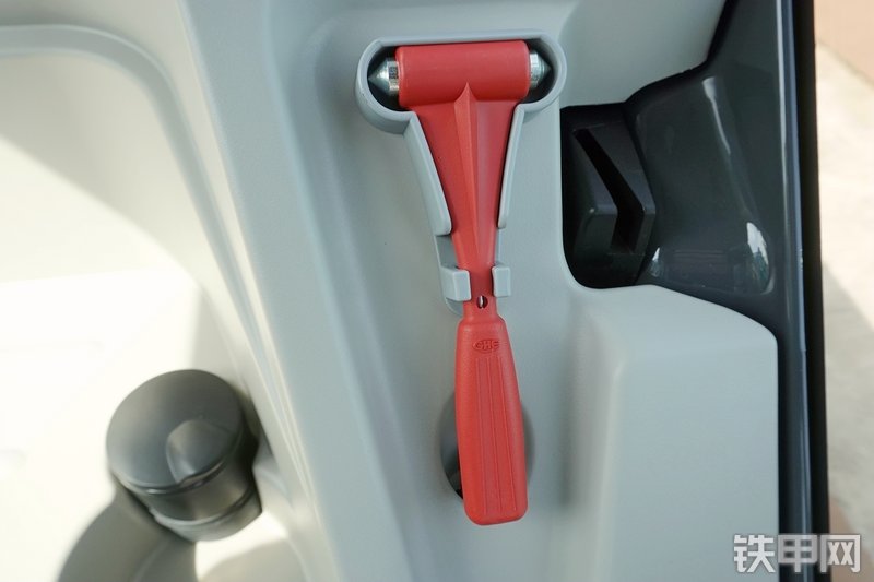 神钢SK200-10挖掘机局部