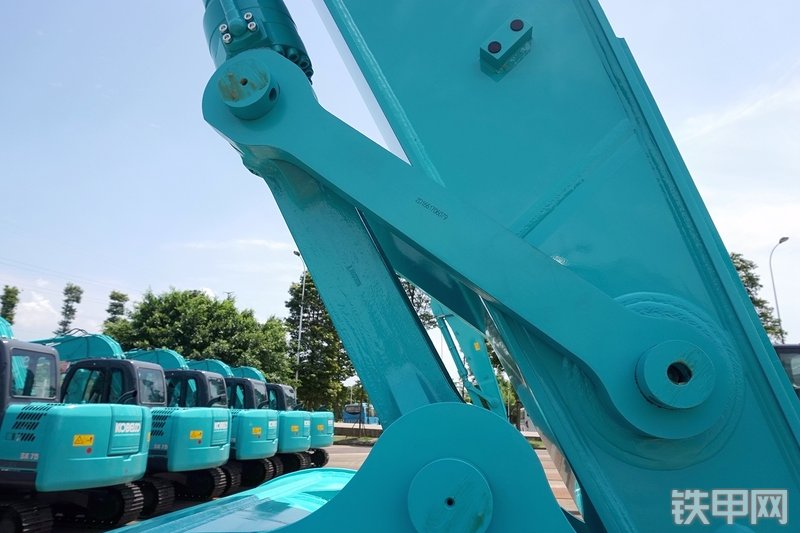 神钢SK260LC-10挖掘机局部