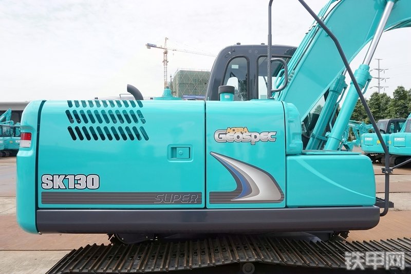 神钢SK130-8挖掘机整机外观