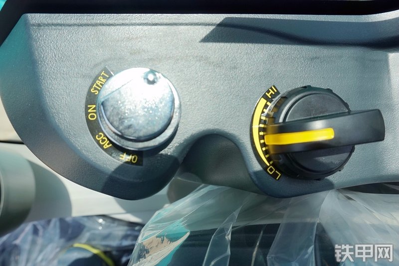 神钢SK260LC-10挖掘机局部