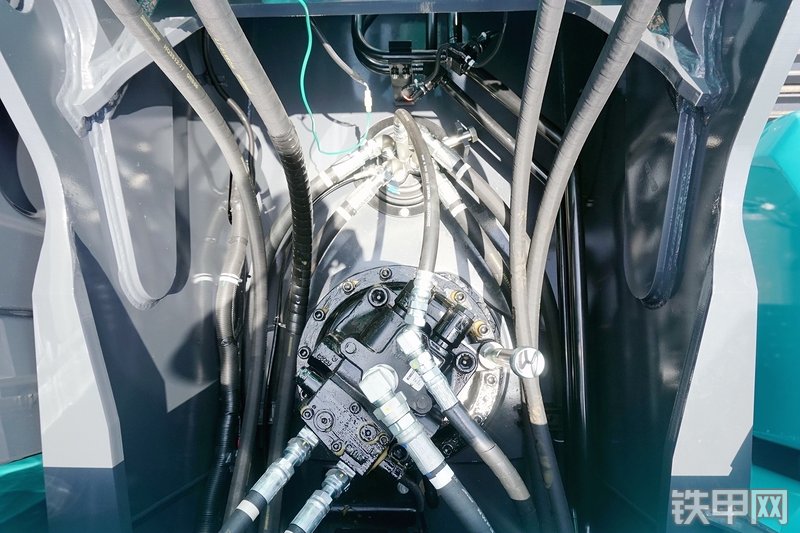 神钢SK260LC-10挖掘机局部