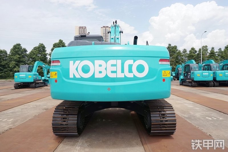 神钢SK220XD-10挖掘机整机外观