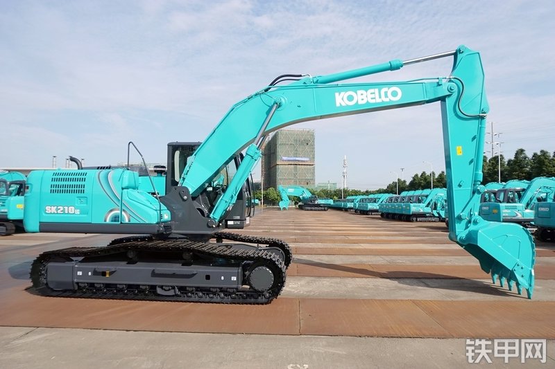 神钢SK210LC-10挖掘机整机外观