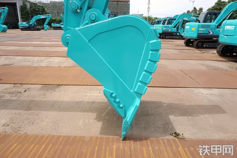 神钢SK220XD-10挖掘机局部