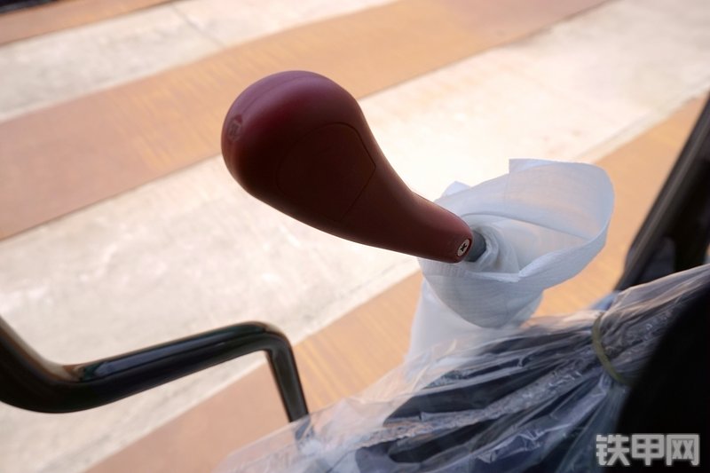 神钢SK260LC-10挖掘机局部