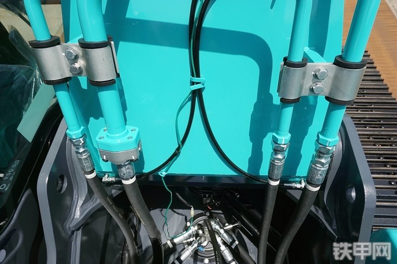 神钢SK260LC-10挖掘机局部