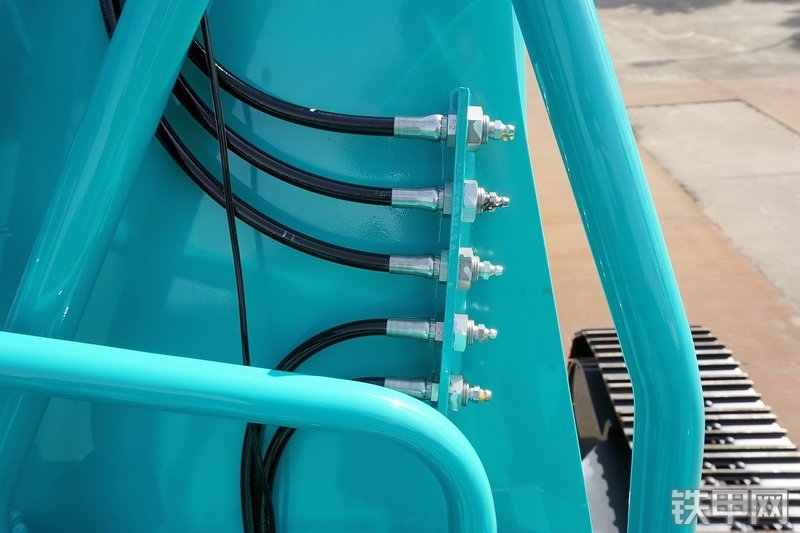 神钢SK210LC-10挖掘机局部