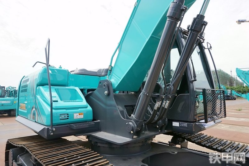 神钢SK220XD-10挖掘机整机外观