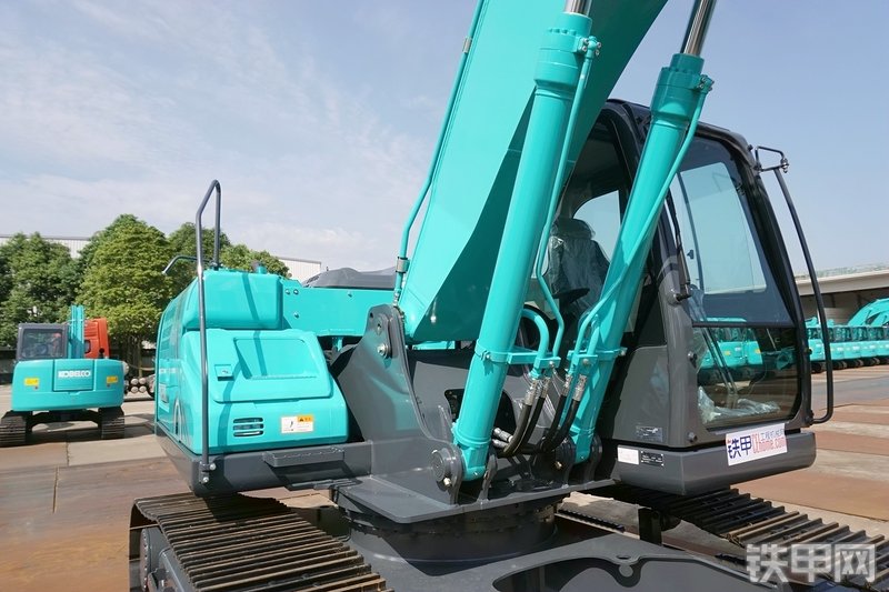 神钢SK200-10挖掘机整机外观