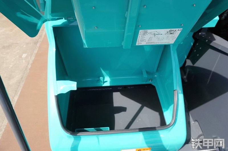 神钢SK270XD-10挖掘机局部