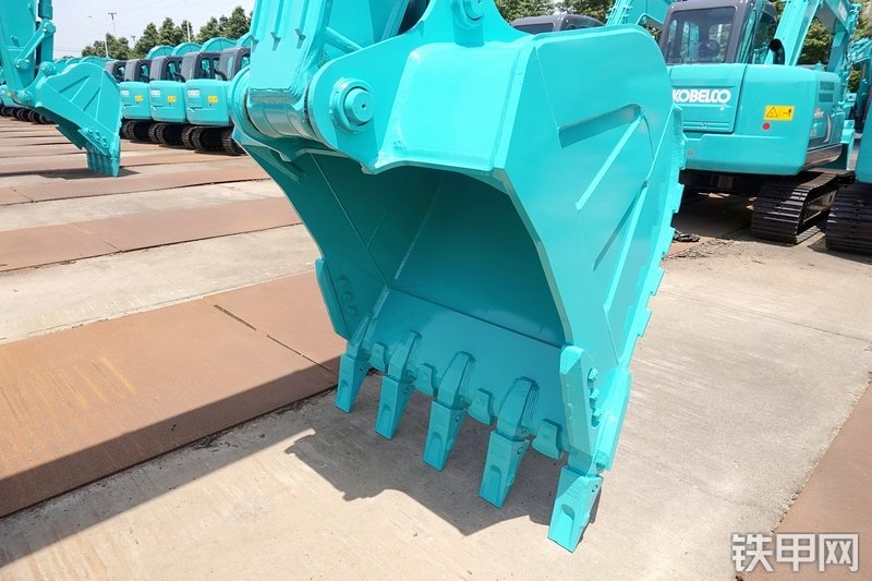 神钢SK260LC-10挖掘机局部