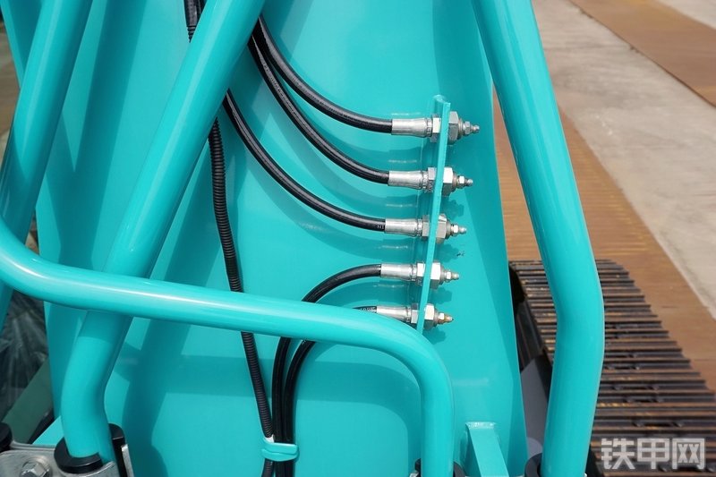 神钢SK220XD-10挖掘机局部