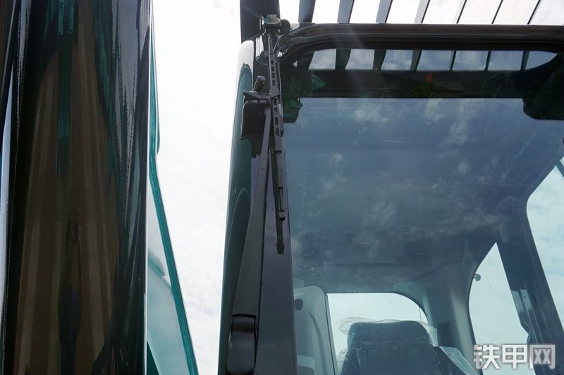 神钢SK380XD-10挖掘机局部