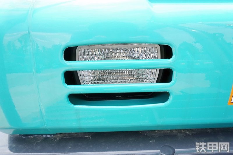 神钢SK220XD-10挖掘机局部