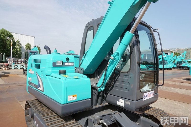 神钢SK75-8挖掘机整机外观