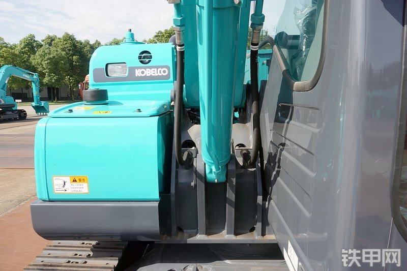 神钢SK75-8挖掘机局部