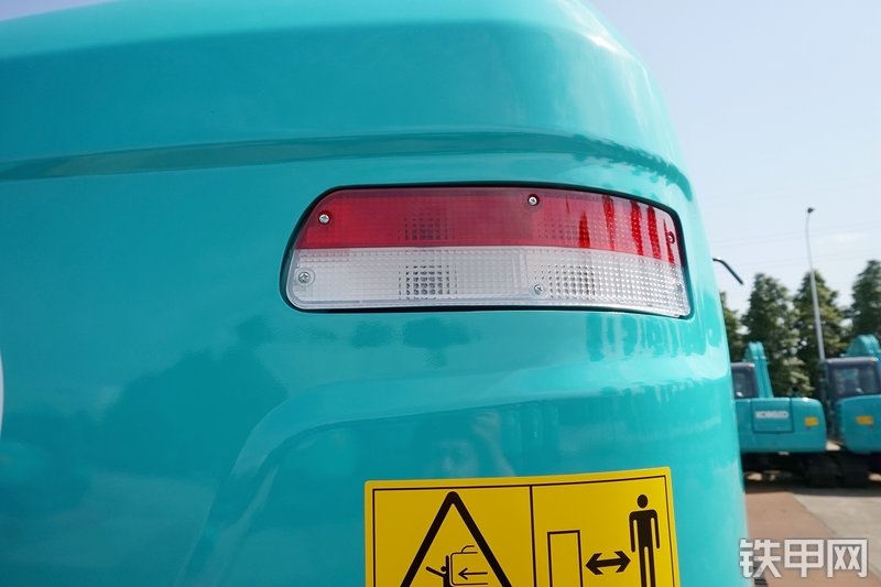 神钢SK200-10挖掘机局部