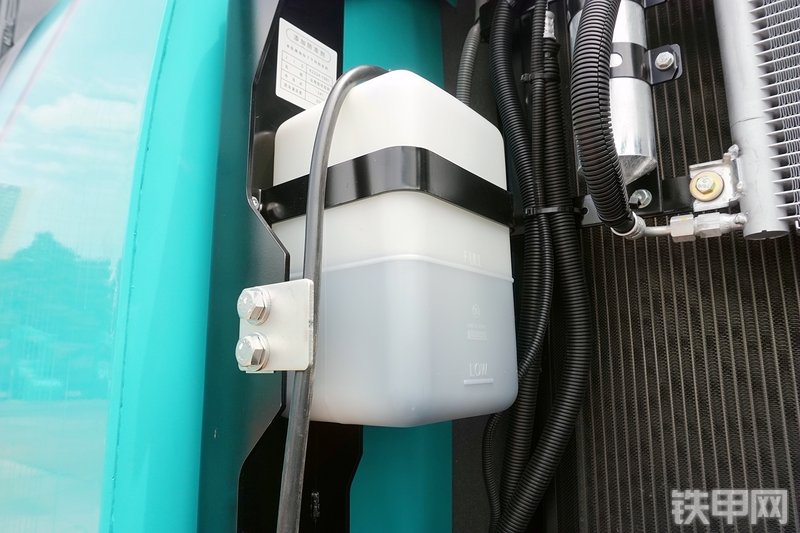 神钢SK380XD-10挖掘机局部