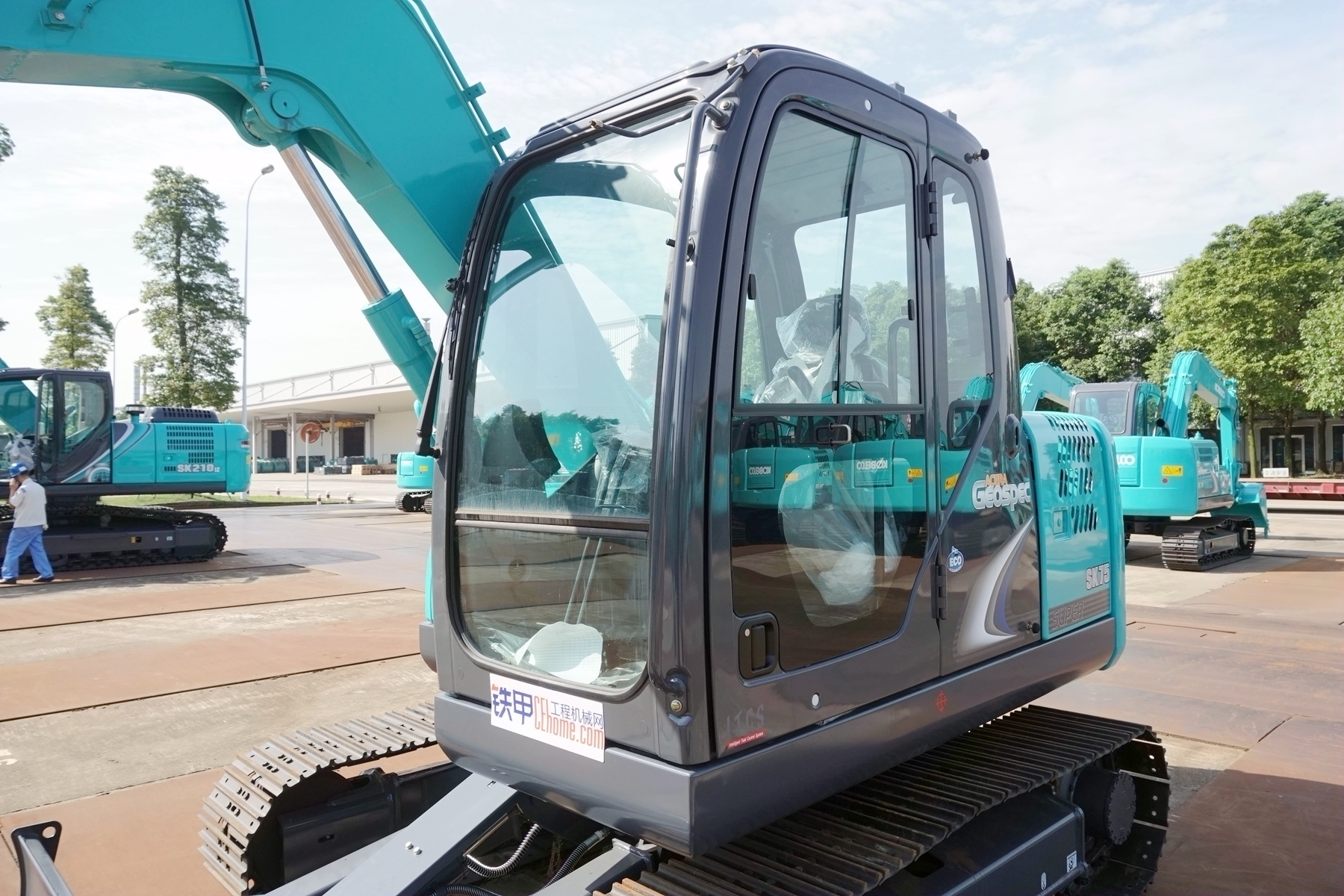 神钢sk75-8挖掘机