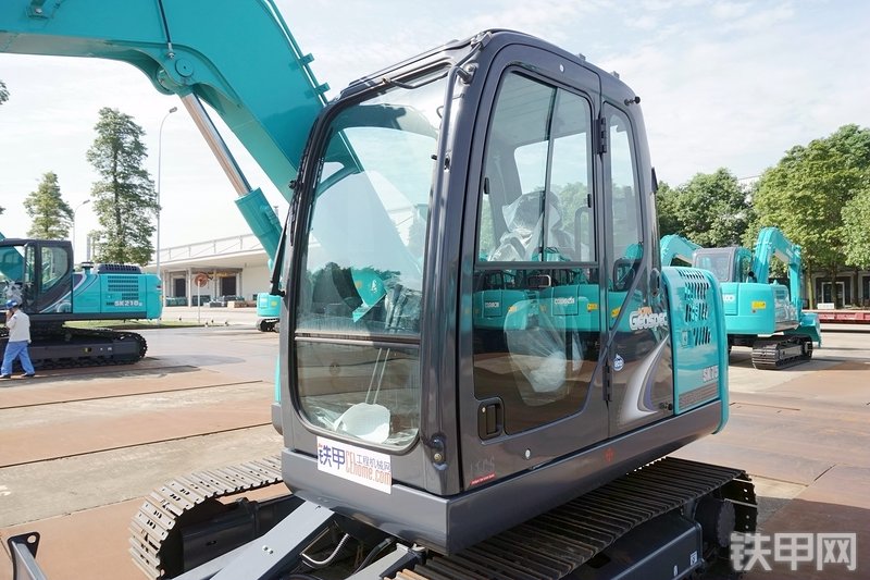 神钢SK75-8挖掘机整机外观