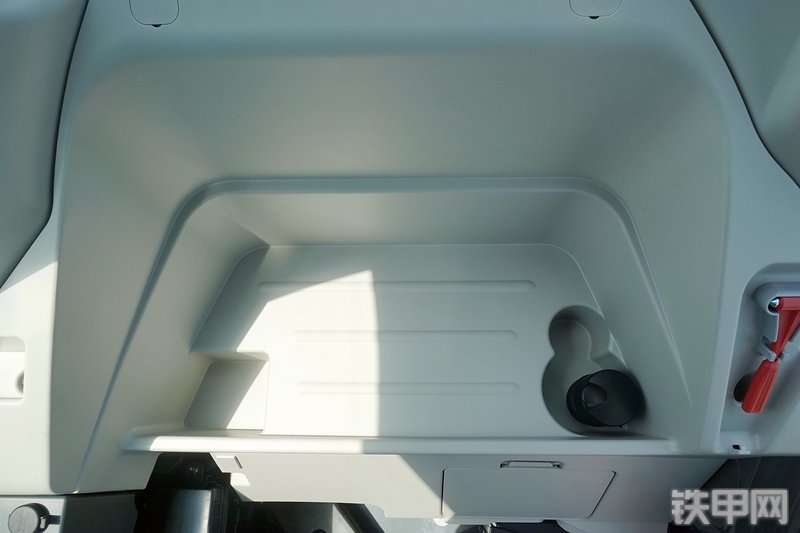 神钢SK350LC-10挖掘机局部