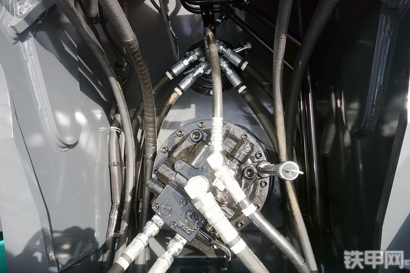 神钢SK270XD-10挖掘机局部