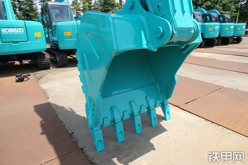 神钢SK260LC-10挖掘机局部