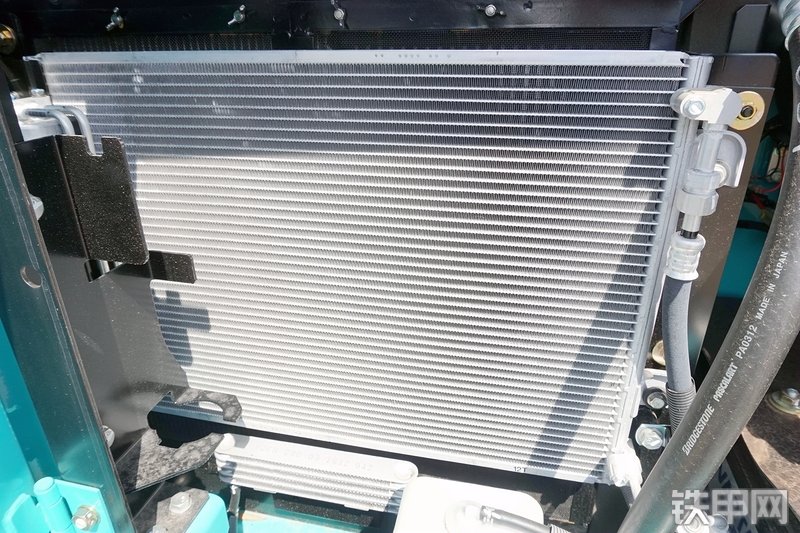 神钢SK60-8挖掘机局部