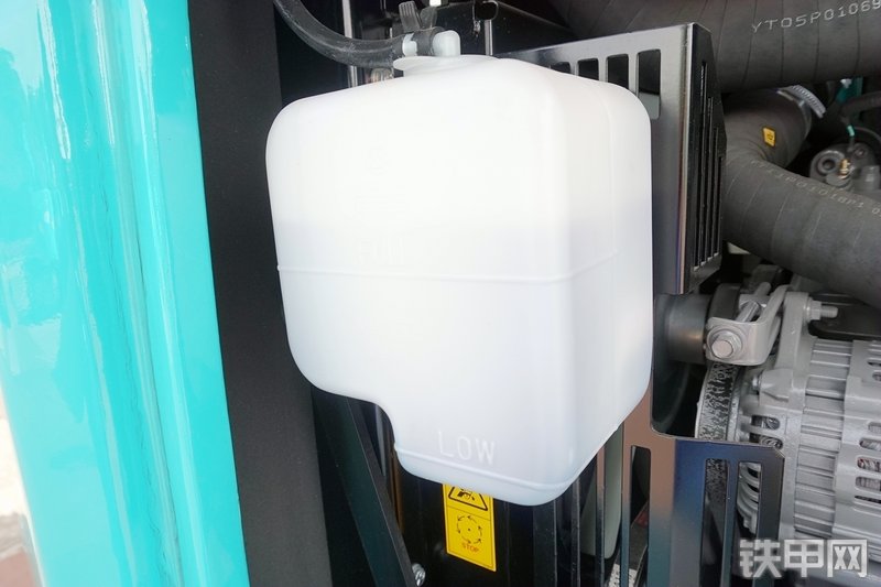 神钢SK75-8挖掘机局部