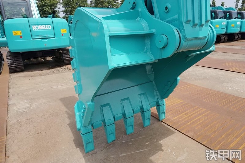 神钢SK220XD-10挖掘机局部