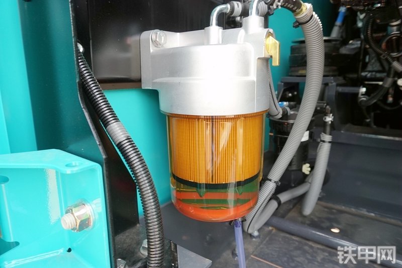 神钢SK220XD-10挖掘机局部