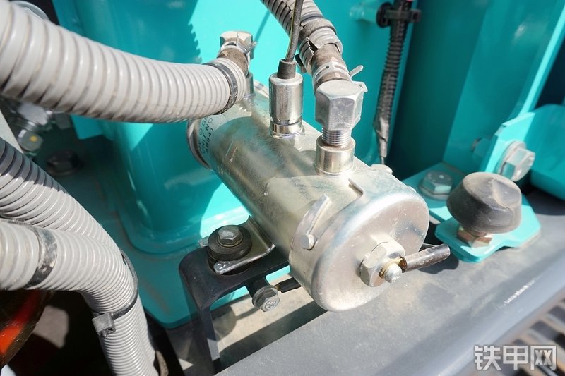 神钢SK75-8挖掘机局部