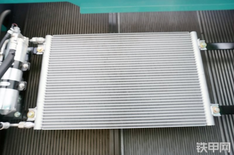 神钢SK380XD-10挖掘机局部