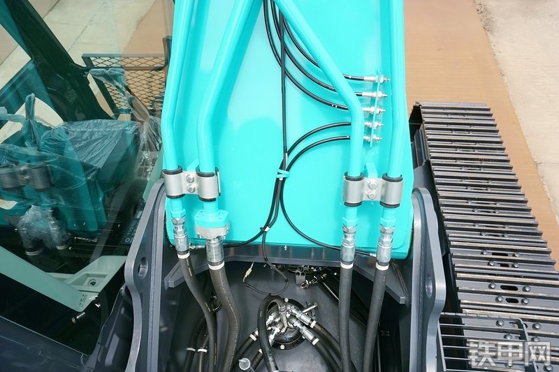 神钢SK380XD-10挖掘机局部