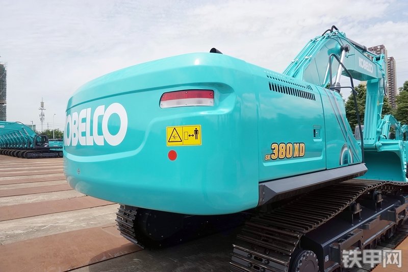 神钢SK380XD-10挖掘机整机外观