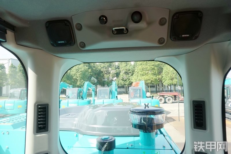 神钢SK210LC-10挖掘机局部