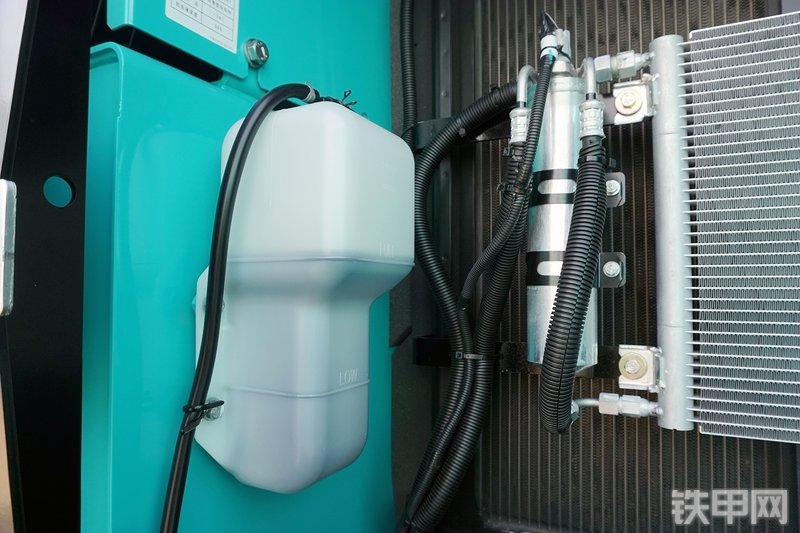 神钢SK210LC-10挖掘机局部