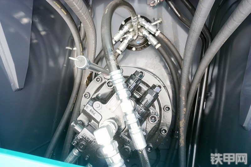 神钢SK380XD-10挖掘机局部