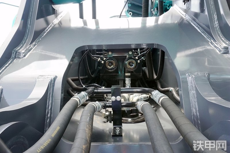 神钢SK380XD-10挖掘机局部