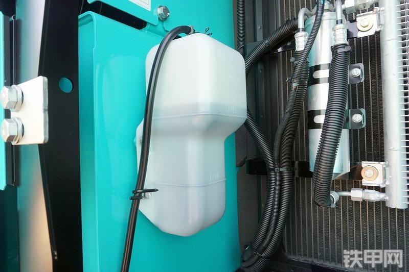 神钢SK200-10挖掘机局部