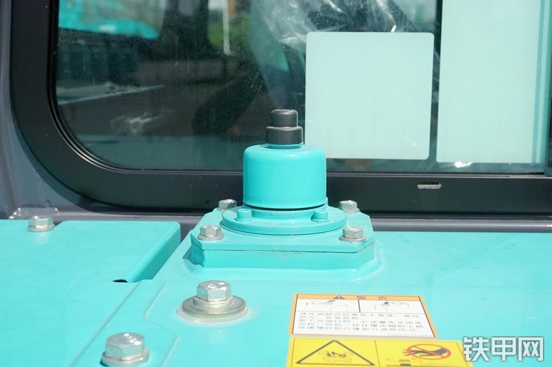 神钢SK60-8挖掘机局部