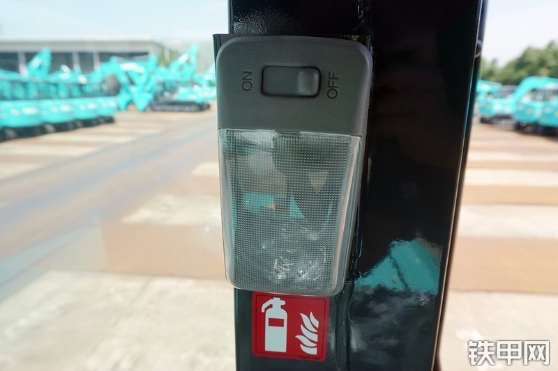 神钢SK60-8挖掘机局部