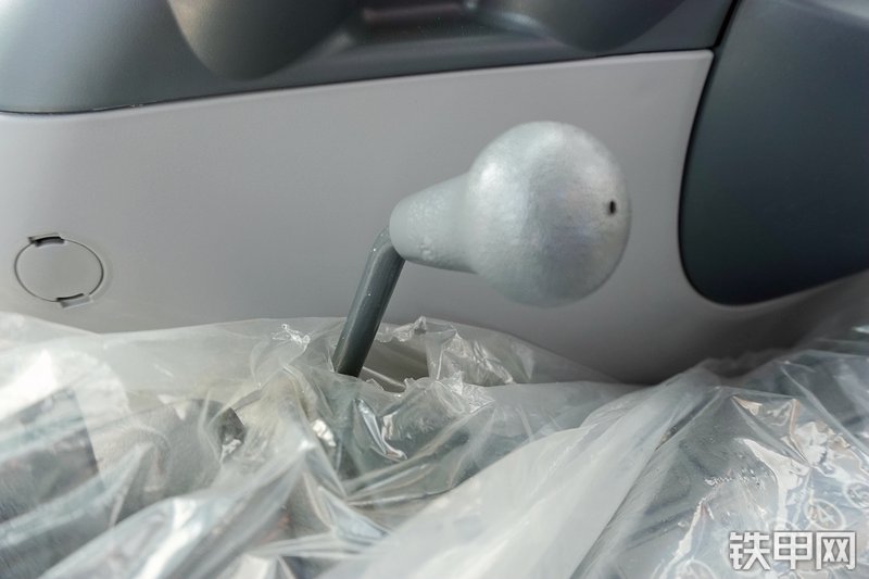 神钢SK75-8挖掘机局部