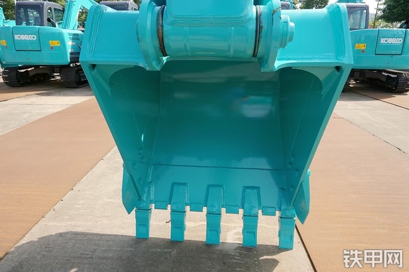 神钢SK200-10挖掘机局部