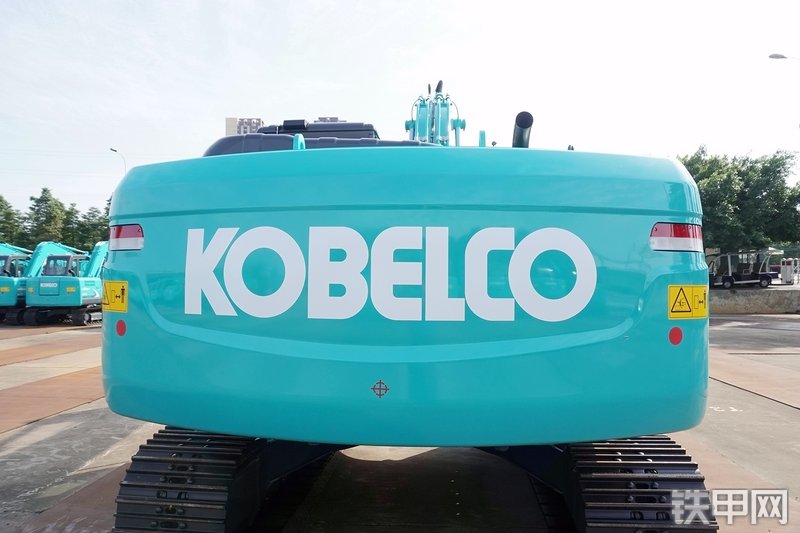 神钢SK210LC-10挖掘机整机外观