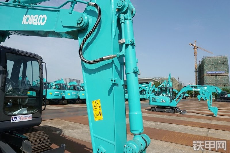 神钢SK75-8挖掘机局部