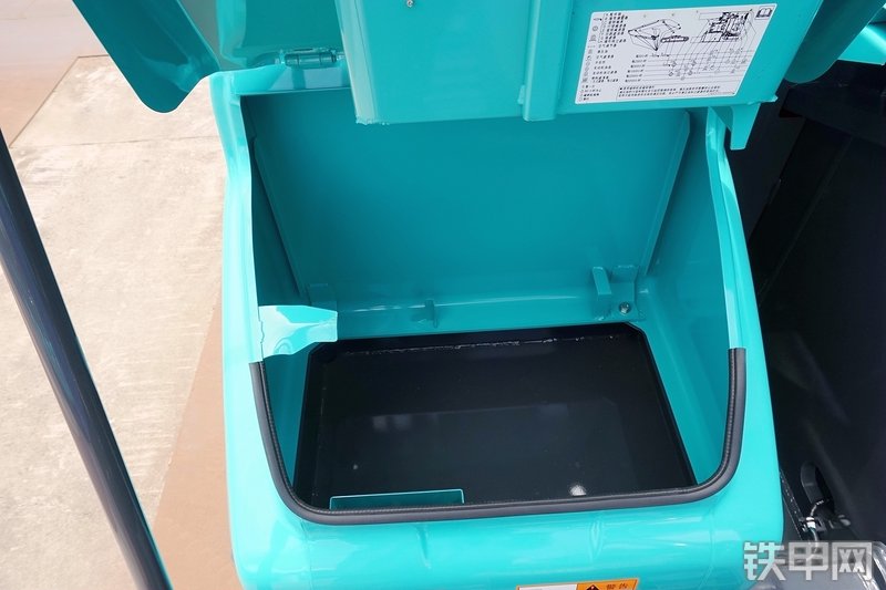 神钢SK380XD-10挖掘机局部