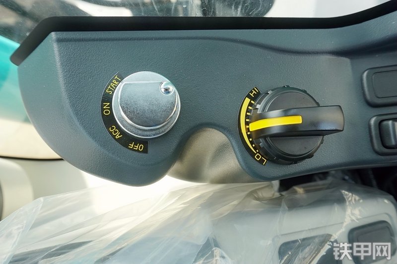 神钢SK200-10挖掘机局部