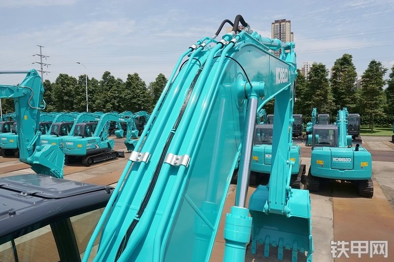 神钢SK260LC-10挖掘机局部