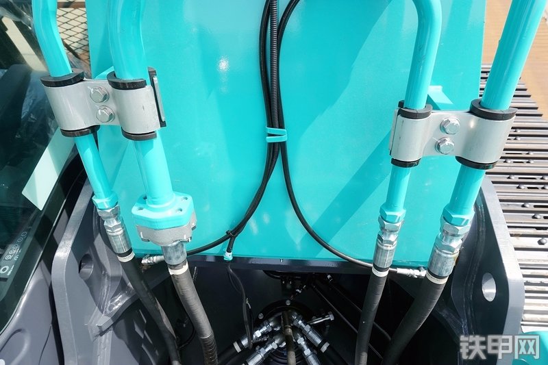 神钢SK270XD-10挖掘机局部